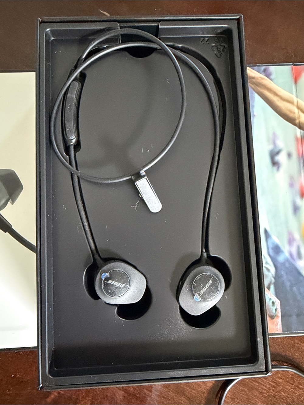 Bose SoundSport Wireless Earbuds - Black - Picture 2 of 3